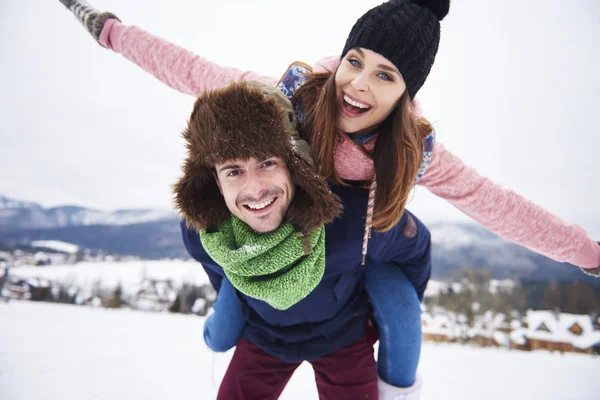 Feliz pareja joven —  Fotos de Stock