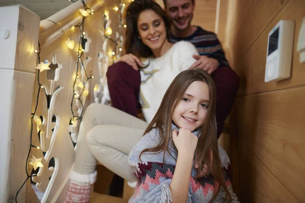 Jonge ouders en hun dochter — Stockfoto