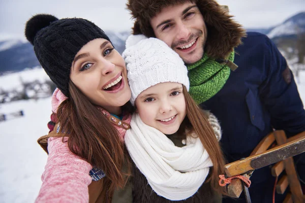 Porträtt av lycklig familj — Stockfoto