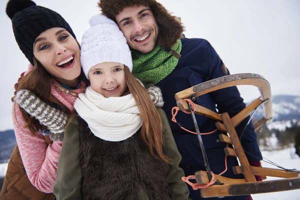 Familie plezier in de winter — Stockfoto