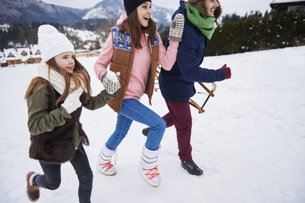 Familie plezier in de winter — Stockfoto