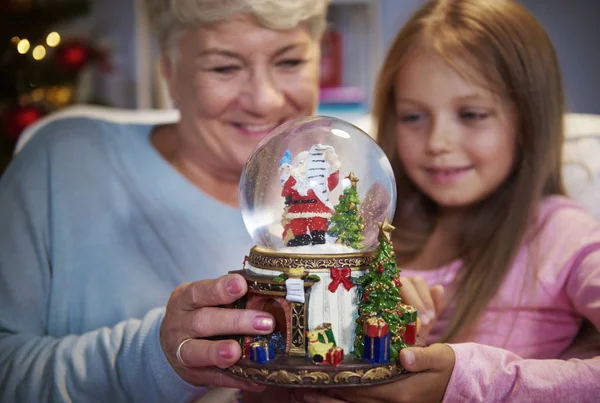 Senior vrouw met meisje — Stockfoto