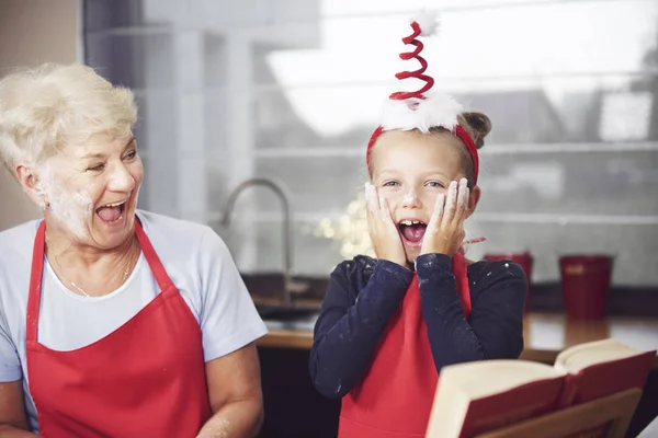楽しい子供と祖母 — ストック写真