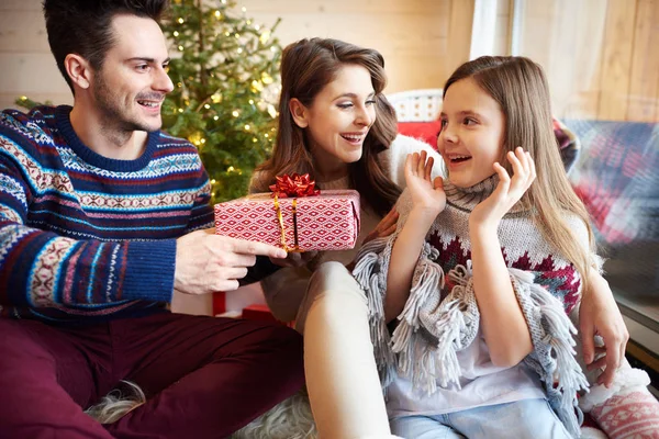 Famille célébrant Noël — Photo