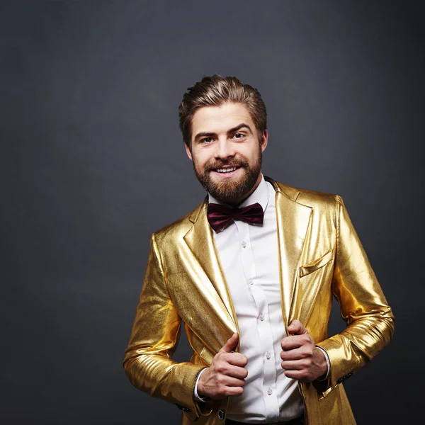 Retrato de homem em terno dourado — Fotografia de Stock