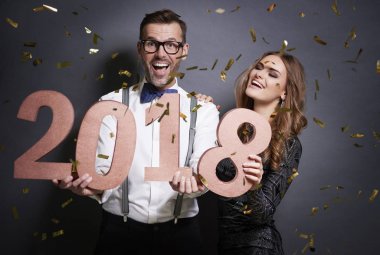 Yeni yıl numarası ile çift portresi 