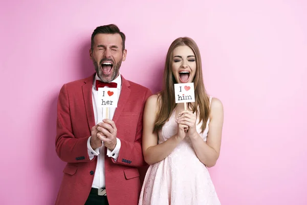 Casal gritando eu te amo — Fotografia de Stock