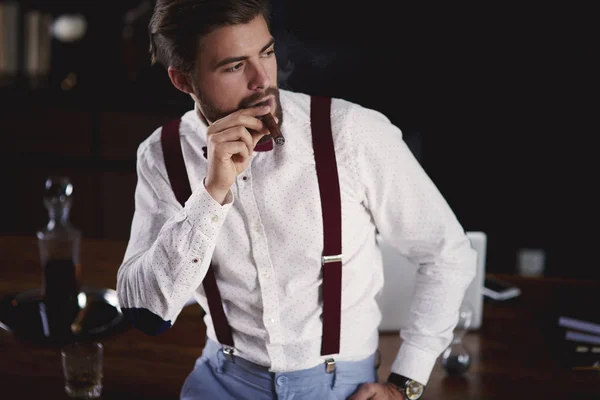 Businessman smoking a cuban cigar — Stock Photo, Image