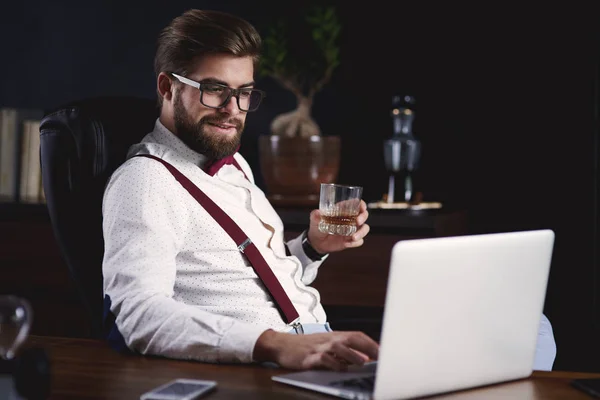 Business person working with laptop — Stock Photo, Image