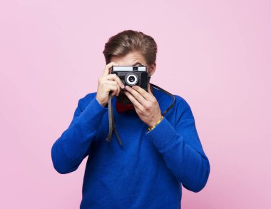 Stüdyo çekim seviyesindeki önden görünümü 