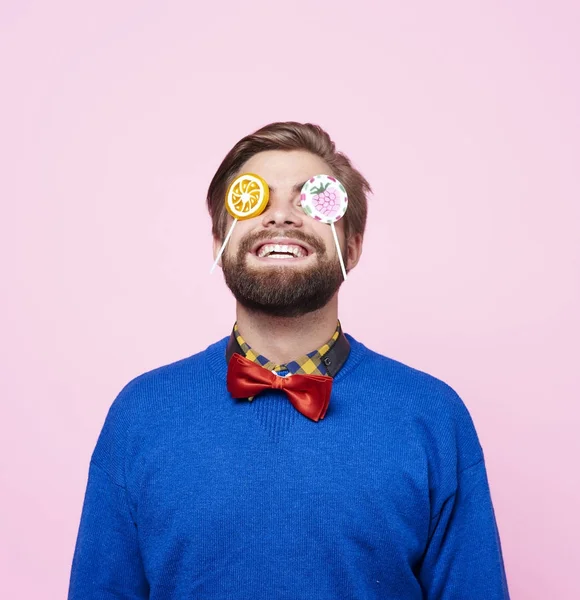 Eccentric man enjoying with lollipop — Stock Photo, Image