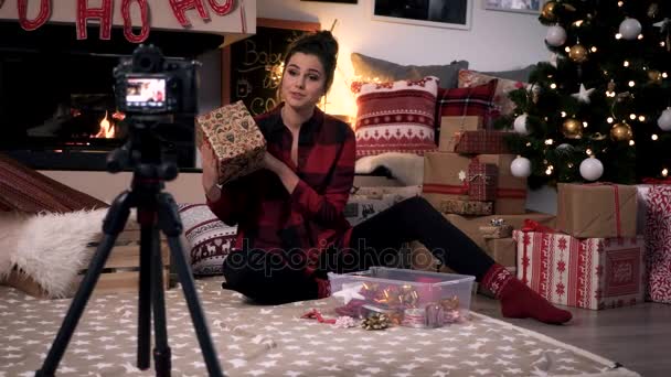 Caixa de presente de Natal de decoração de blogueiro — Vídeo de Stock