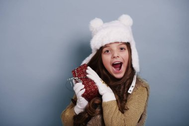 Sürpriz kız Noel hediye ile zevk 