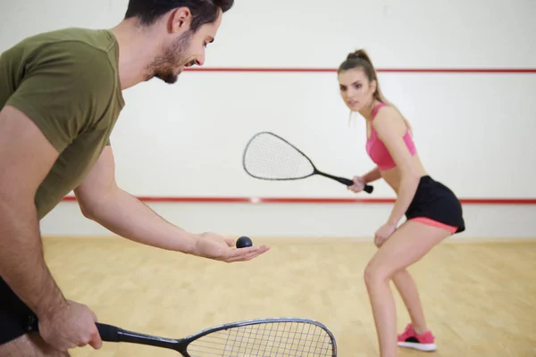 Pareja Atlética Jugando Squash Juntos —  Fotos de Stock