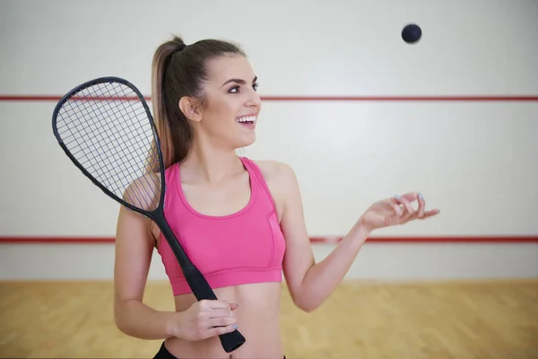Squash Antrenman Sırasında Eğlenmek Kadın — Stok fotoğraf