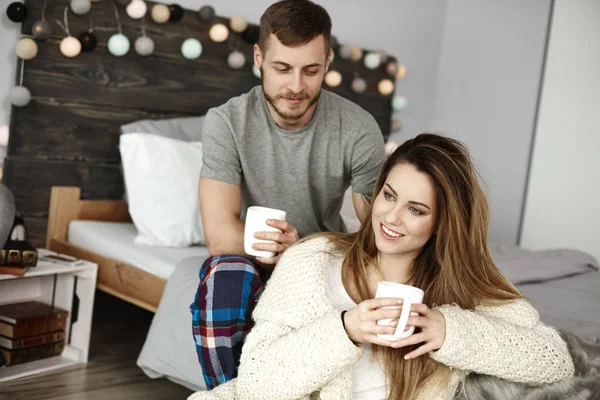 幸福情侣喝咖啡的肖像 — 图库照片