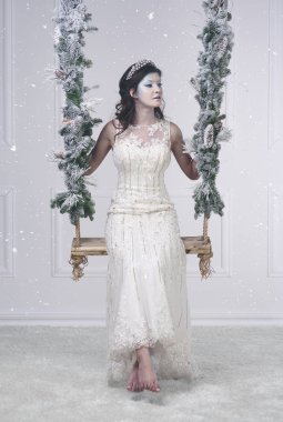 Bir swin üzerinde yalınayak buz kraliçesi