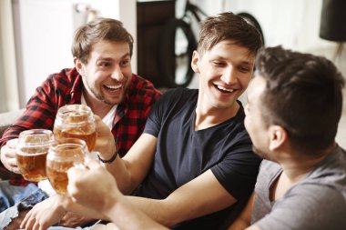 Bira kutlama ile futbol taraftarları 