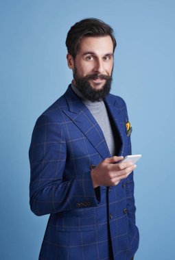 İşadamı cep telefonu Studio ile vurdu 