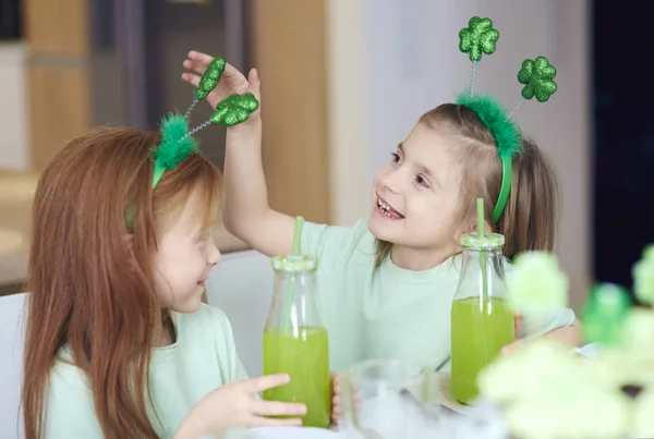 Kinderen Met Cocktail Met Een Leuke — Stockfoto