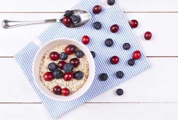 Sabrosa Papilla Con Fruta Mesa Madera —  Fotos de Stock