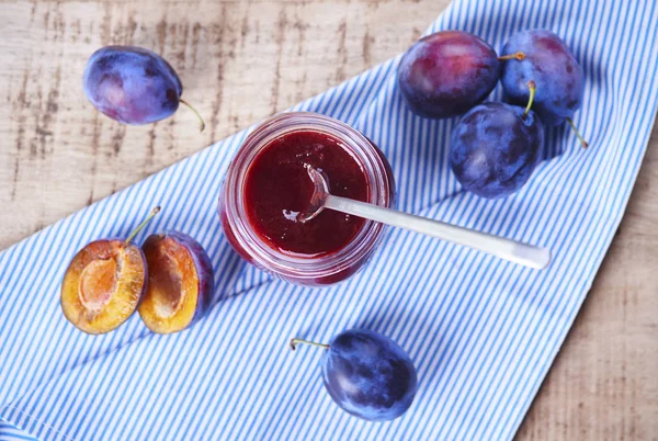 Confiture Prunes Avec Cuillère Sur Table — Photo