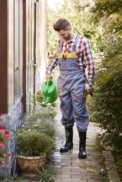 Retrato Larga Duración Flor Riego Jardinero — Foto de Stock