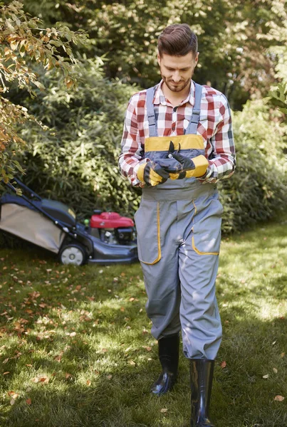 Hombre Jardinero Completado Tarea —  Fotos de Stock