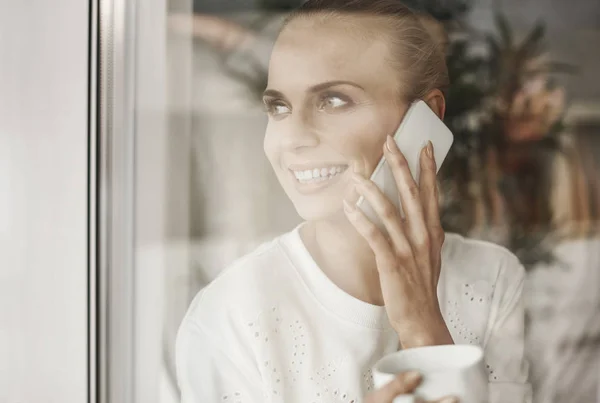 Happy Businesswoman Looking Window Talking Mobie Phone — Stock Photo, Image
