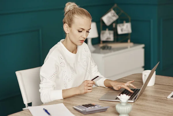 Woman Doing Online Shopping Office — Stock Photo, Image