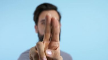 İnsan eli görünmez bir ekran kullanma 