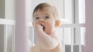 Şirin Bebek beşik portresi 