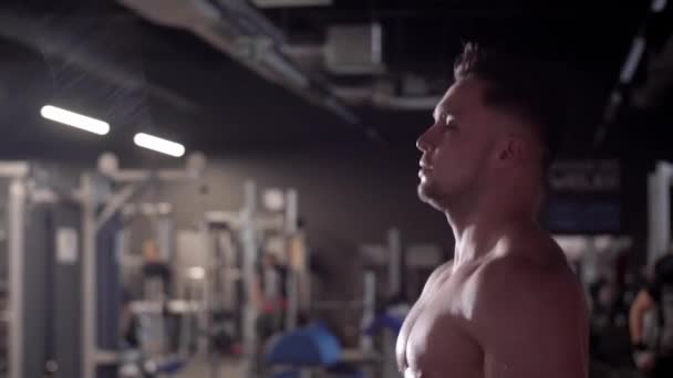 Adam Atlama Ipi Vasıl Jimnastik Salonu — Stok video