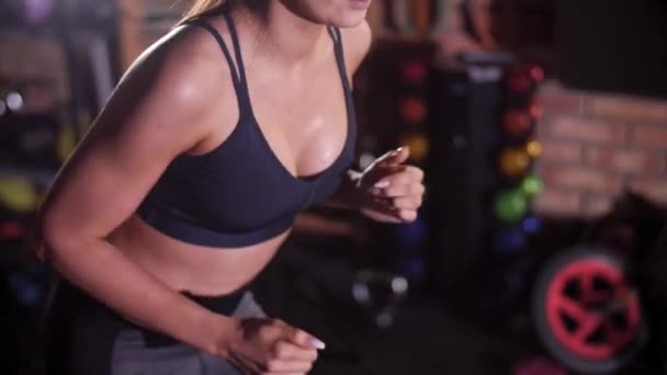 Mujer Haciendo Ejercicio Gimnasio — Vídeos de Stock