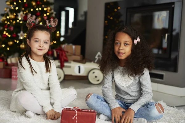 Retrato Duas Meninas Felizes Natal — Fotografia de Stock