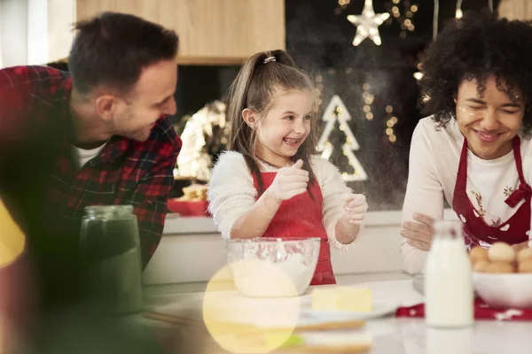 Famille Profiter Dans Cuisine Noël — Photo