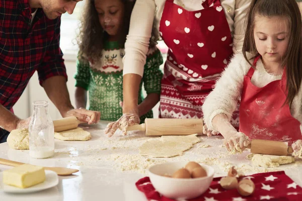 Rouler Pâte Pour Les Biscuits Noël — Photo