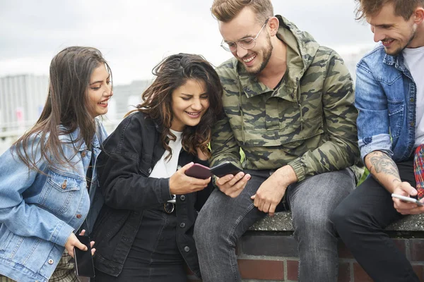 Delen Met Vrienden Nieuwe Ideeën — Stockfoto