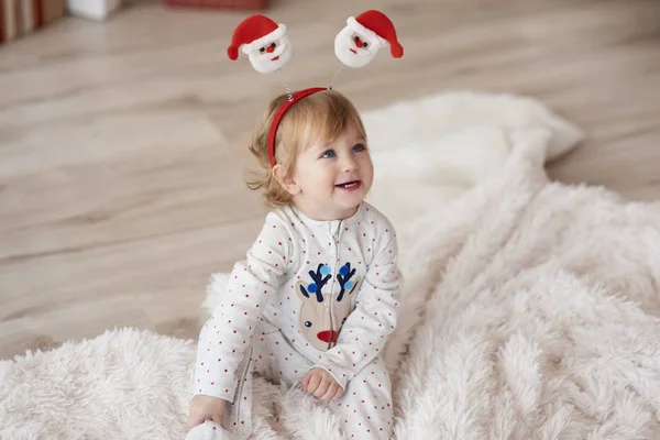 Encantador Bebé Mañana Navidad —  Fotos de Stock