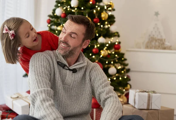 Táta Jeho Dcera Užívají Vánoce — Stock fotografie
