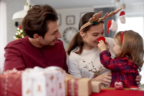 Familjen Njuter Julen Hemma — Stockfoto