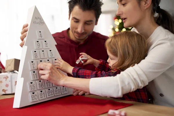 Närbild Familjen Med Barn Julen — Stockfoto