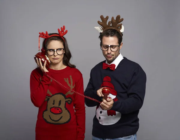 Extraña Pareja Llamando Por Teléfono Retro — Foto de Stock