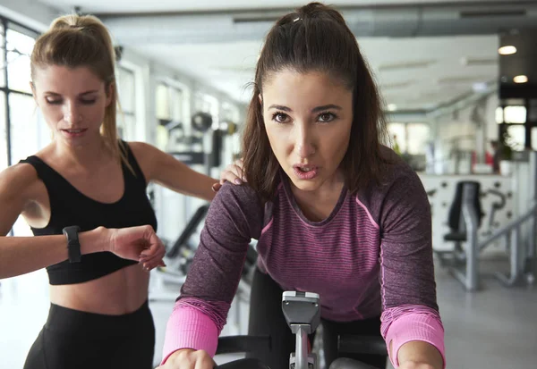 Große Unterstützung Vom Personal Trainer — Stockfoto