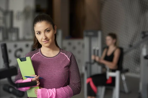 Porträt Des Personal Trainers Fitnessstudio — Stockfoto