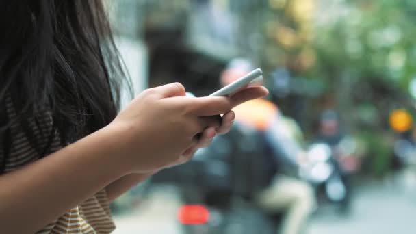 Close Womans Hands Sending Text Message — Stock Video