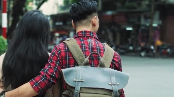 Spectacles Vidéo Portables Jeunes Couples Dans Ville — Video