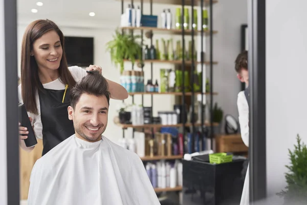 Smiling Male Customer Sitting Hair Salon — 스톡 사진