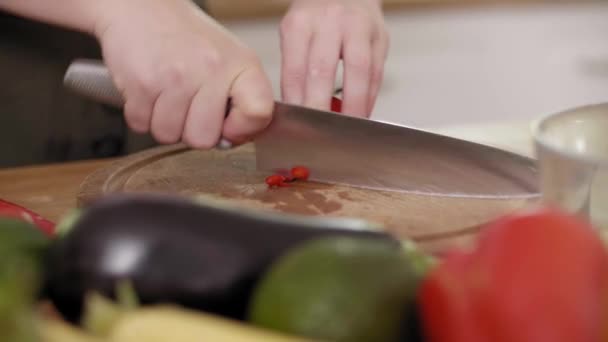 Handheld View Woman Cutting Chili Pepper Slices — Stock Video