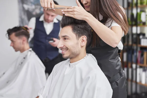 Side View Man Has Cutting Hair Hairstylist — 스톡 사진